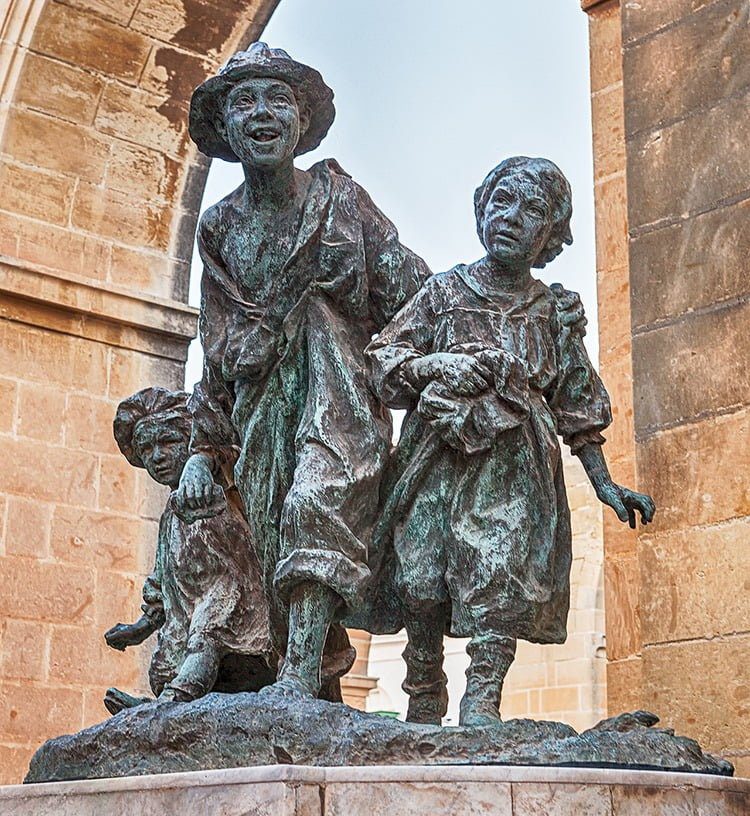 bronze group called les gavroches